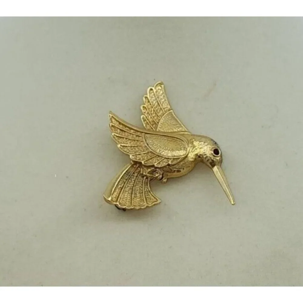 Vintage Avon Hummingbird Brooch Pin‎ Gold Tone Red Rhinestone Eye Signed Animal